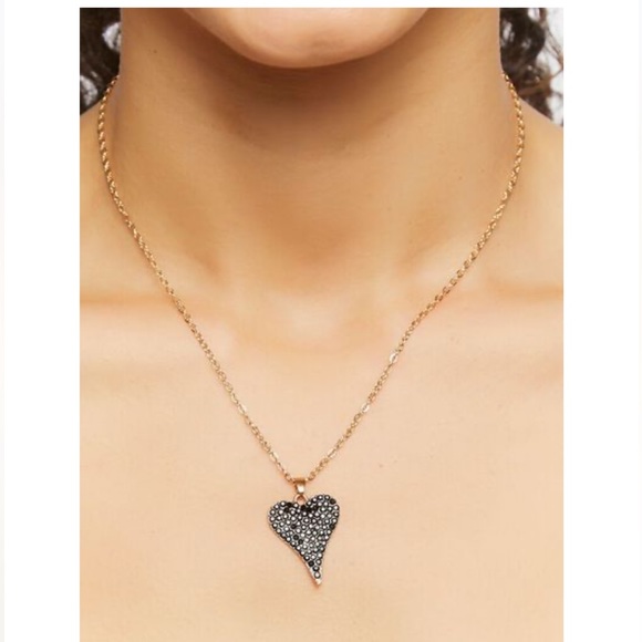 FOREVER 21 Black Heart with “LOVE” and Pearl Border Pendant Necklace - Picture 5 of 5